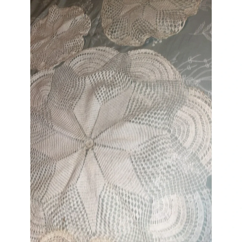 Vintage Estate Lot 4 Doilies‎ With Different Shape Patterns And Sizes